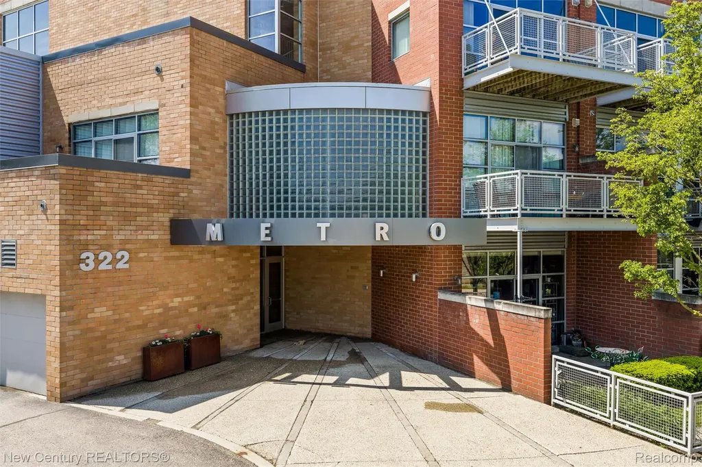 322 E Harrison Avenue Royal Oak City MI 48067