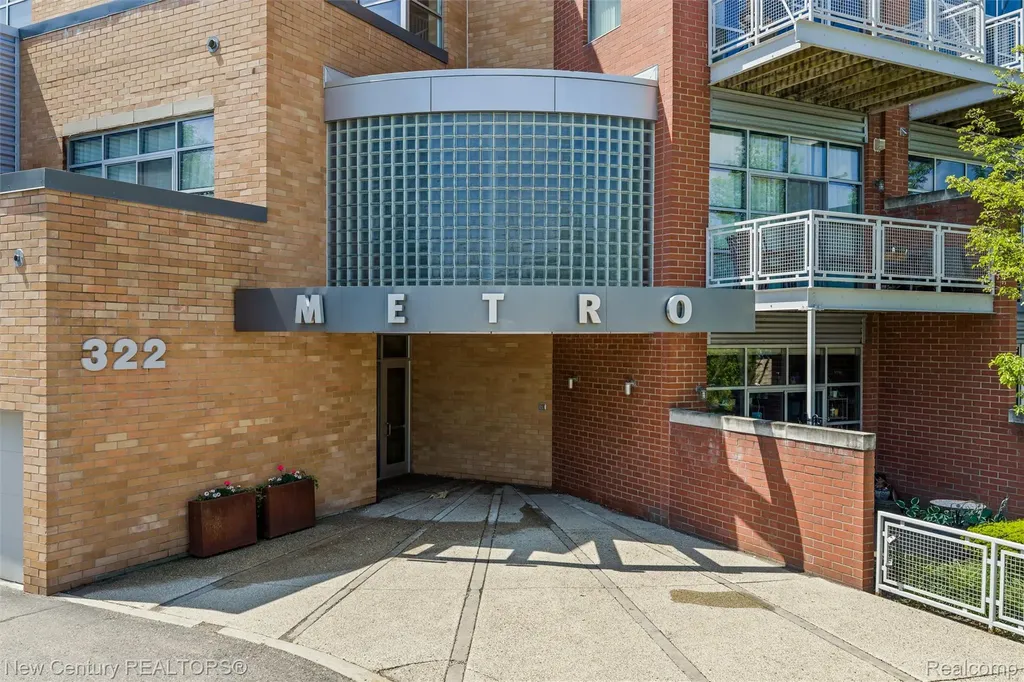 322 E Harrison Avenue Royal Oak City MI 48067