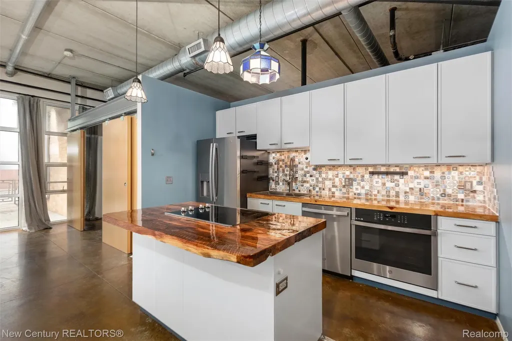 322 E Harrison Avenue Royal Oak City MI 48067