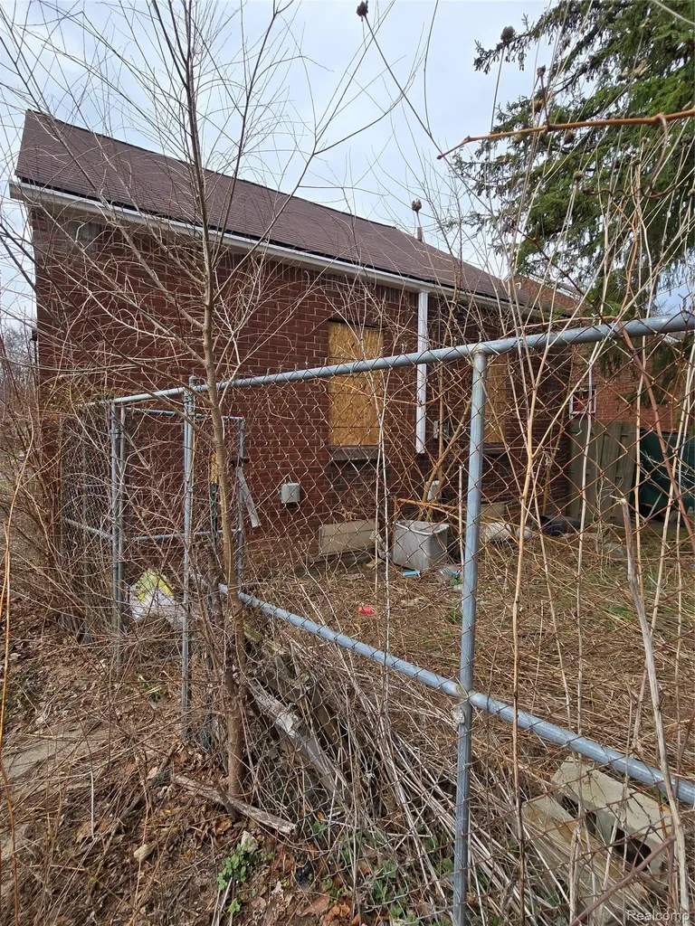 19182 Hickory Street Detroit City MI 48205