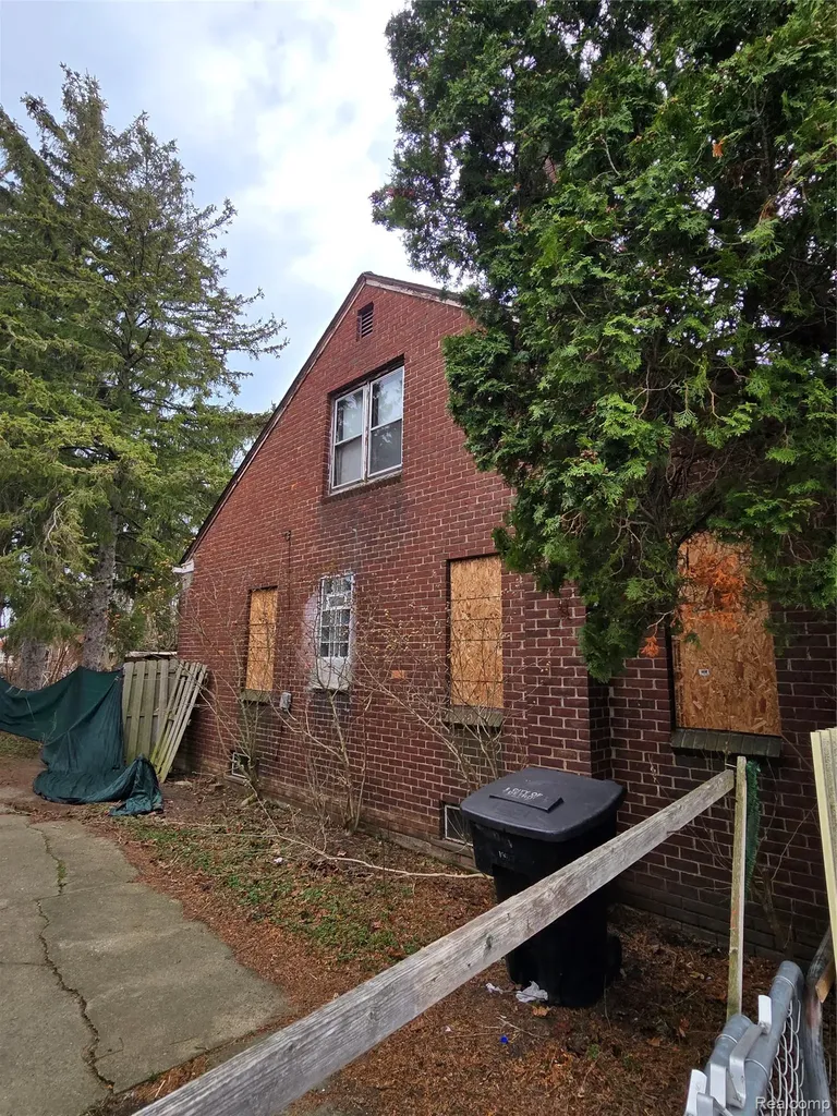 19182 Hickory Street Detroit City MI 48205