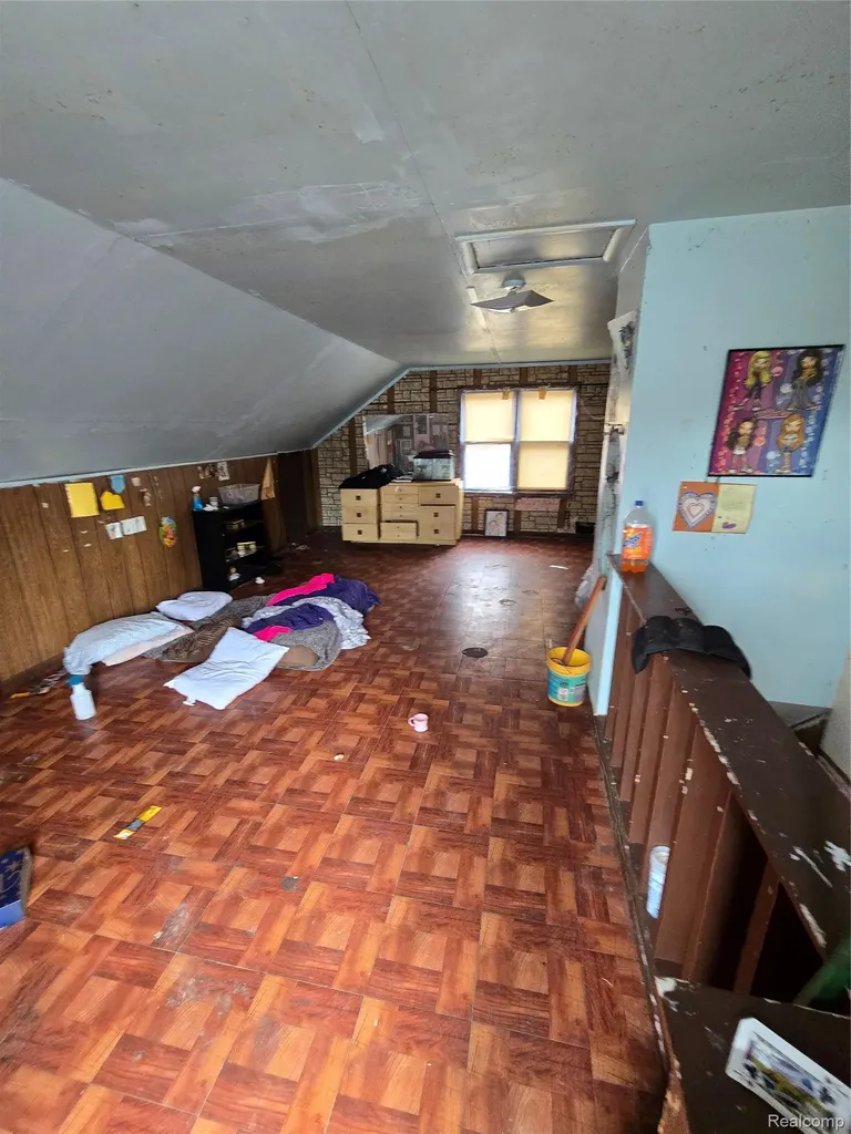 19182 Hickory Street Detroit City MI 48205