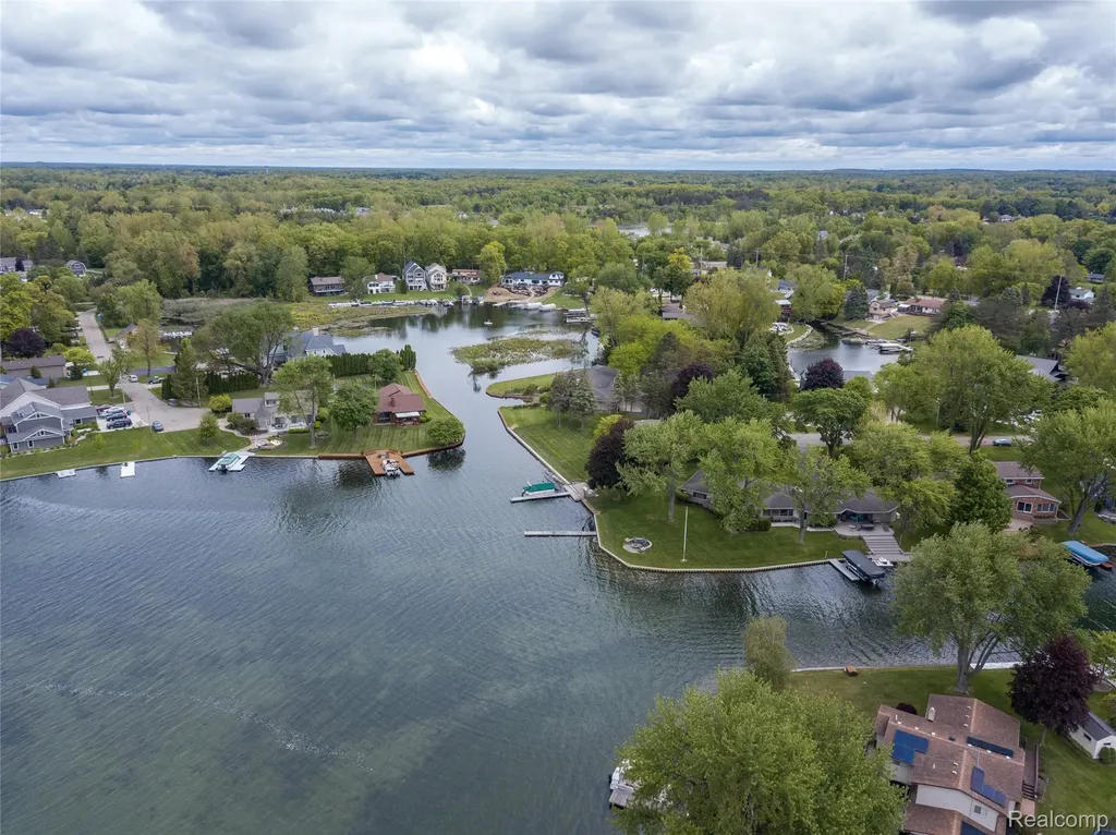 000 Wendell Drive Fenton Charter Township MI 48430
