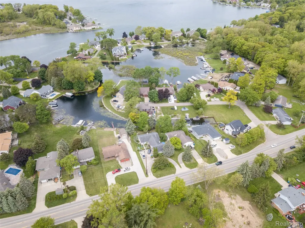 000 Wendell Drive Fenton Charter Township MI 48430