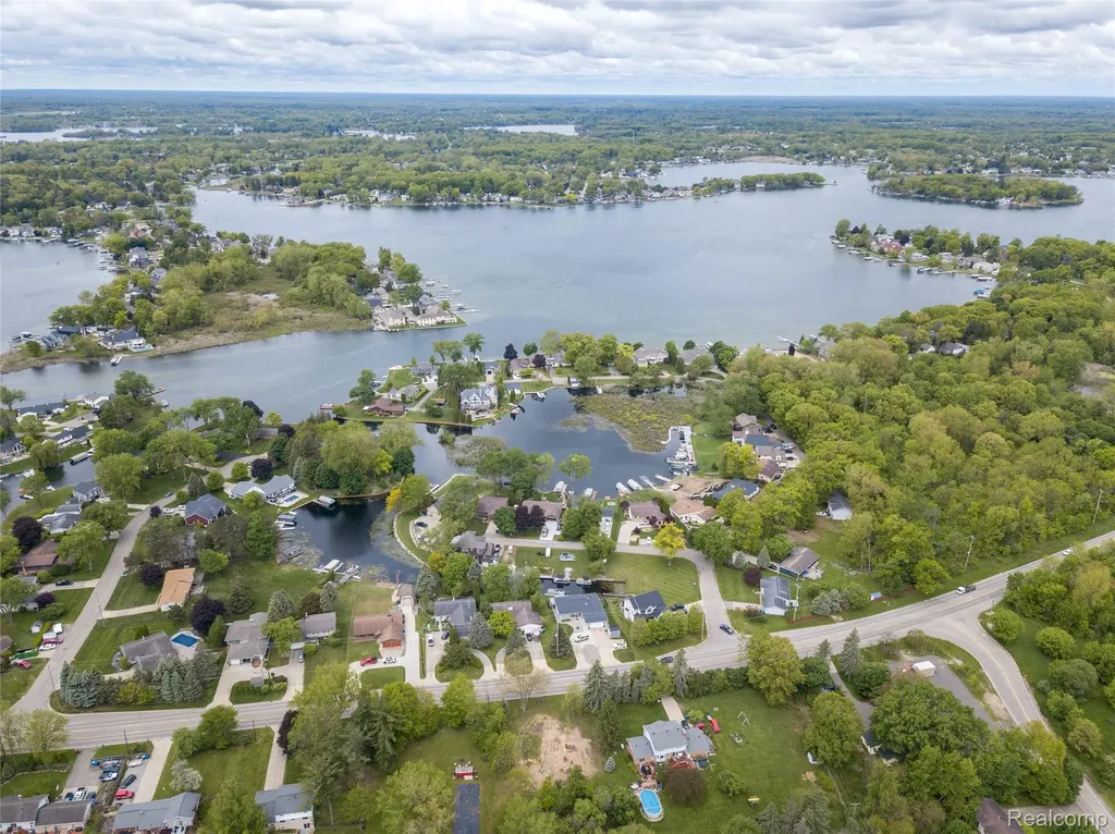 000 Wendell Drive Fenton Charter Township MI 48430
