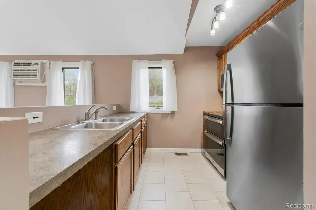 811 Miller Road Orion Charter Township MI 48362