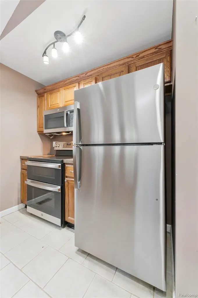 811 Miller Road Orion Charter Township MI 48362
