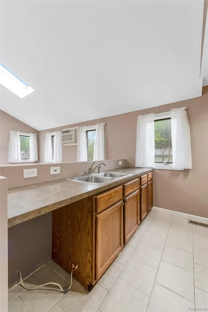 811 Miller Road Orion Charter Township MI 48362
