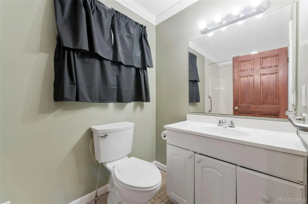 811 Miller Road Orion Charter Township MI 48362