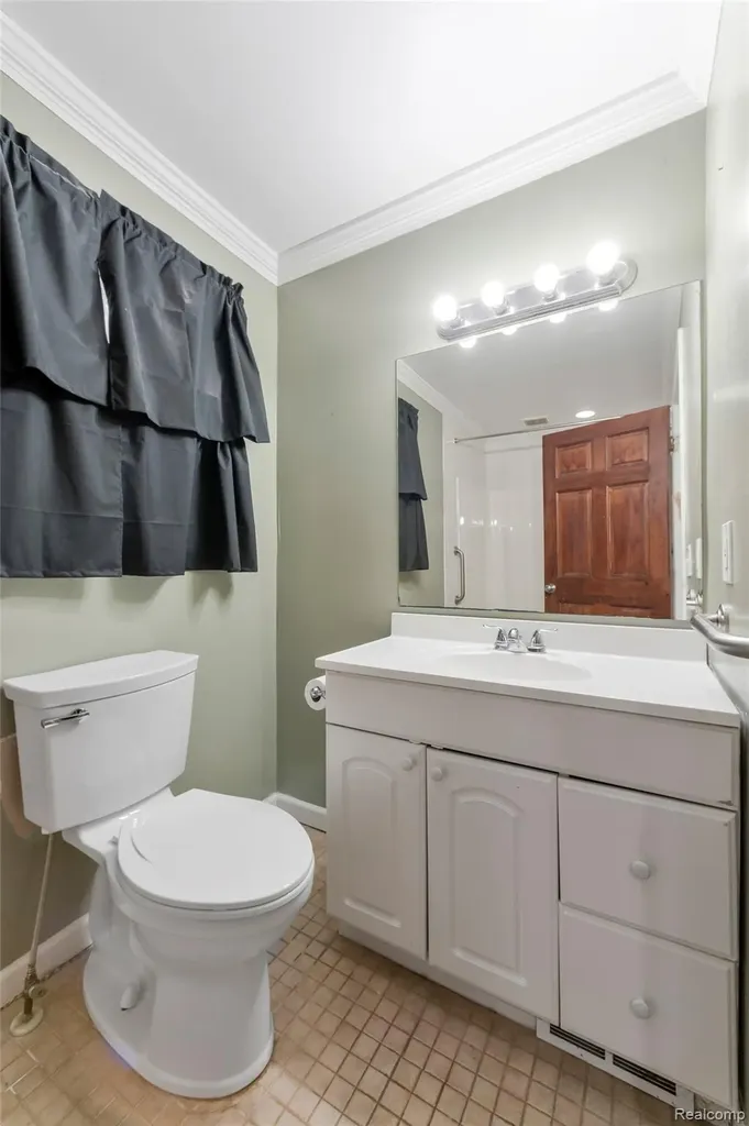 811 Miller Road Orion Charter Township MI 48362