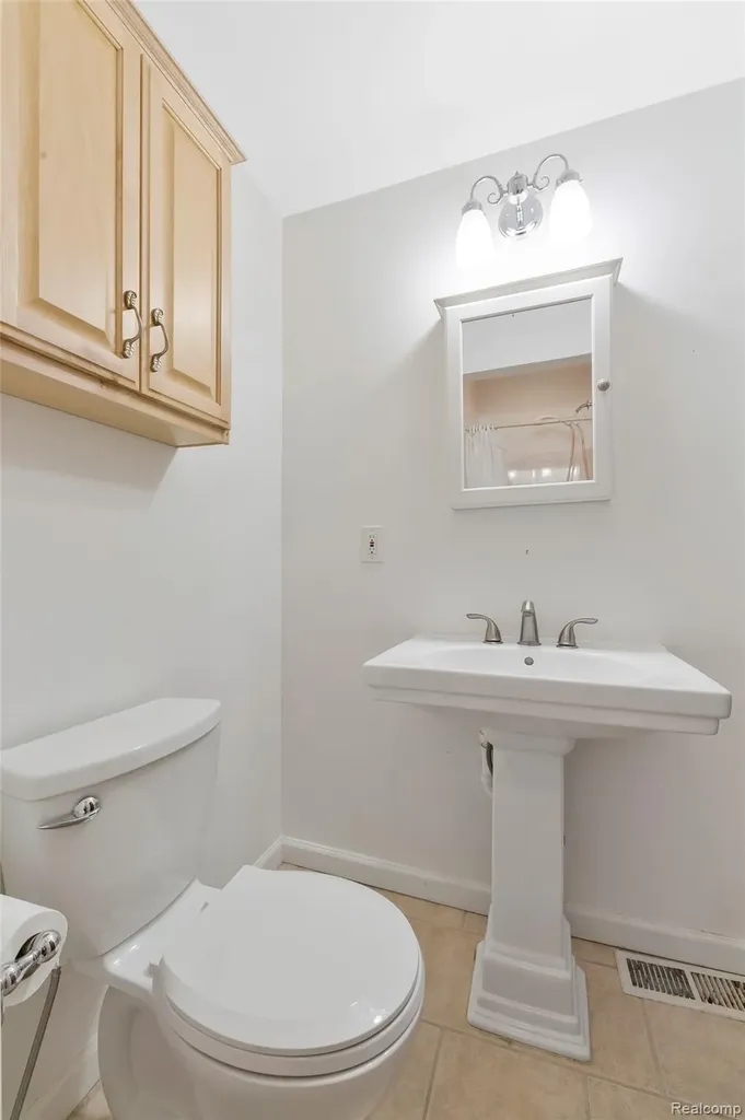 811 Miller Road Orion Charter Township MI 48362