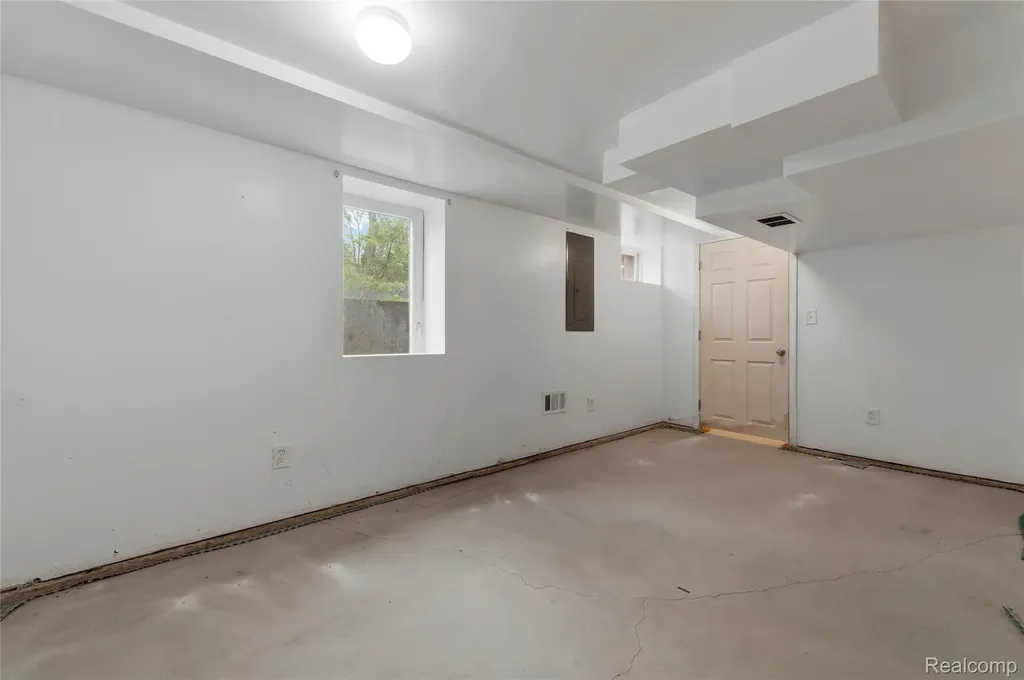 811 Miller Road Orion Charter Township MI 48362