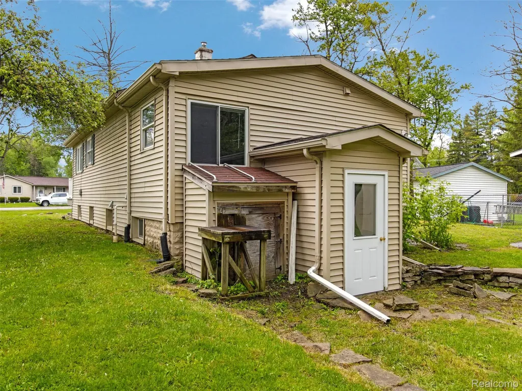811 Miller Road Orion Charter Township MI 48362