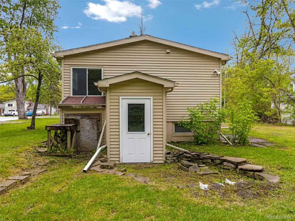811 Miller Road Orion Charter Township MI 48362