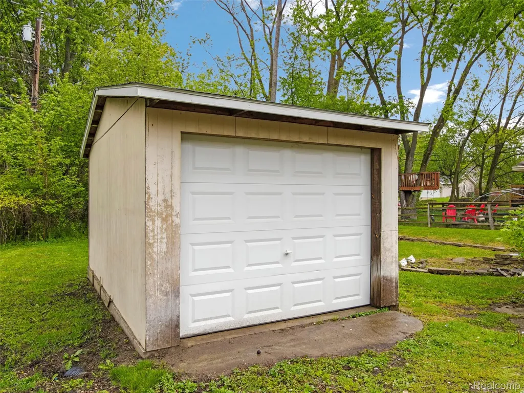 811 Miller Road Orion Charter Township MI 48362