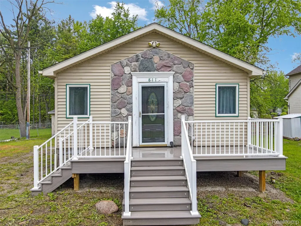 811 Miller Road Orion Charter Township MI 48362
