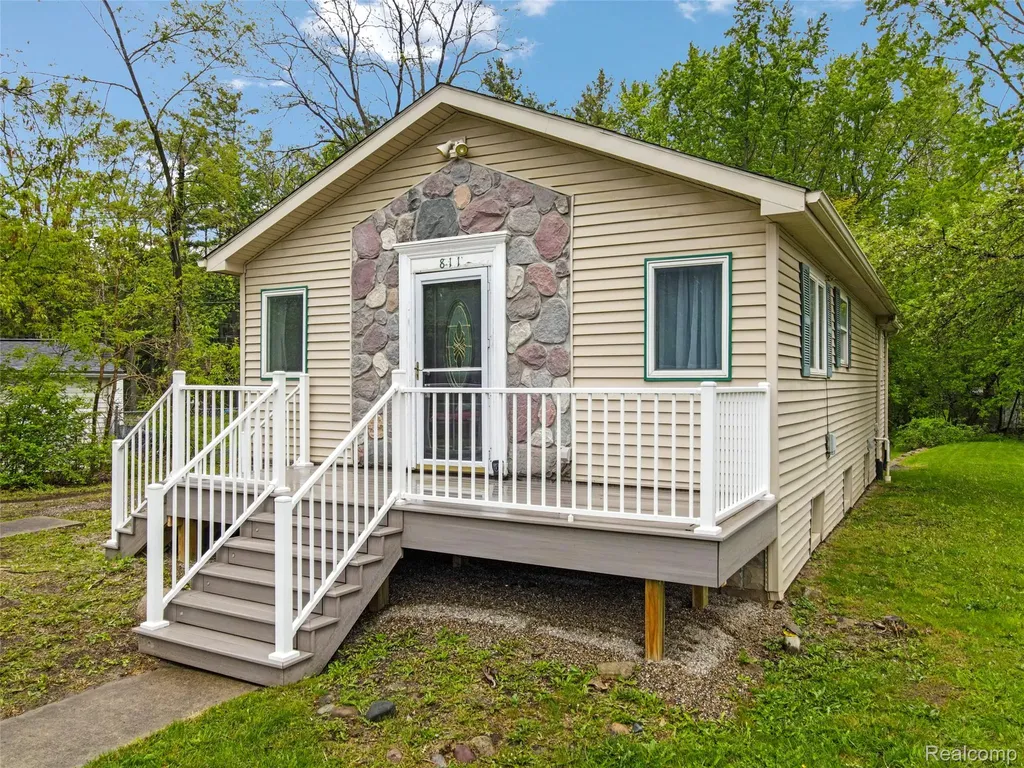 811 Miller Road Orion Charter Township MI 48362
