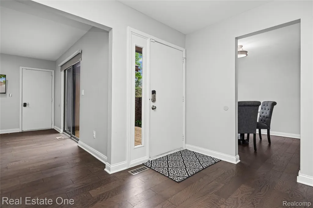 5345 Wright Way W West Bloomfield Charter Township MI 48322
