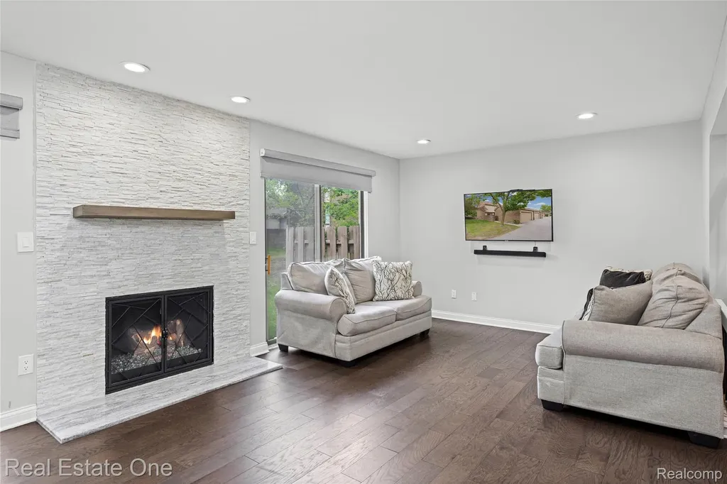 5345 Wright Way W West Bloomfield Charter Township MI 48322