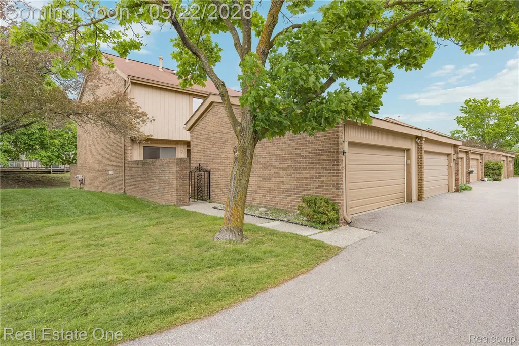 5345 Wright Way W West Bloomfield Charter Township MI 48322