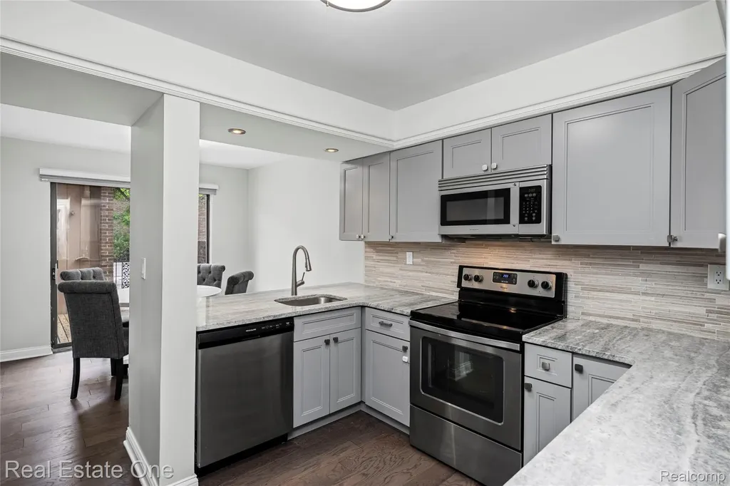 5345 Wright Way W West Bloomfield Charter Township MI 48322