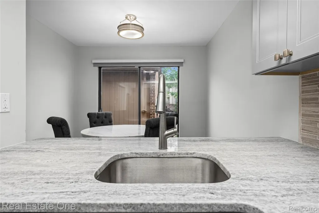 5345 Wright Way W West Bloomfield Charter Township MI 48322