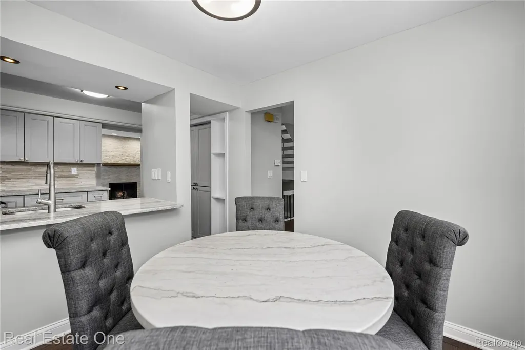 5345 Wright Way W West Bloomfield Charter Township MI 48322