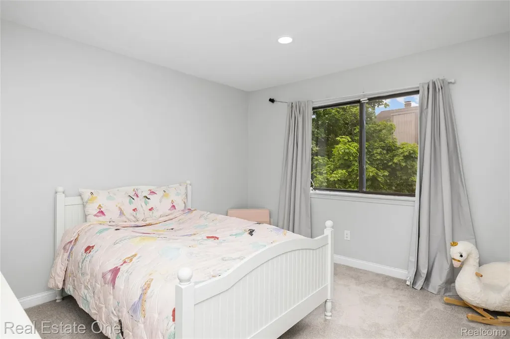 5345 Wright Way W West Bloomfield Charter Township MI 48322