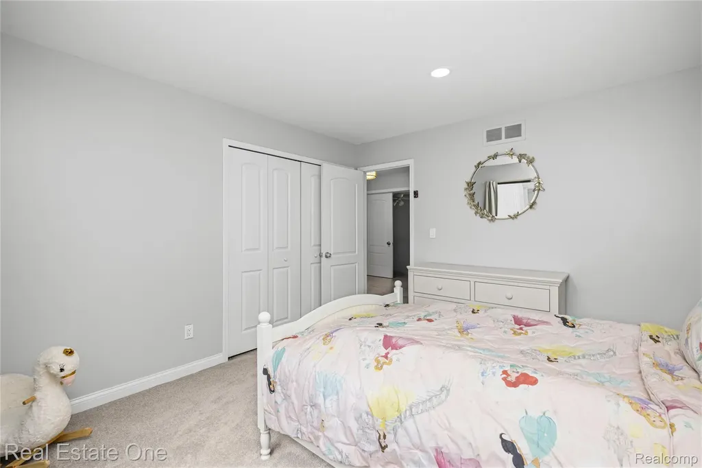 5345 Wright Way W West Bloomfield Charter Township MI 48322