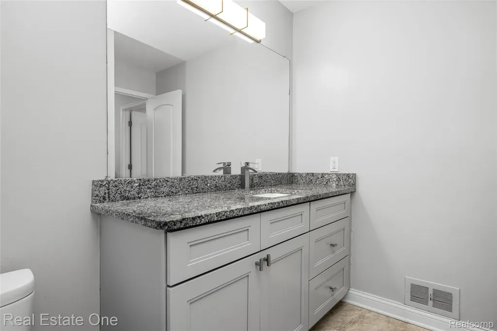 5345 Wright Way W West Bloomfield Charter Township MI 48322