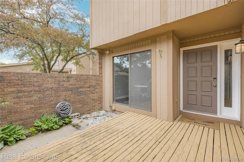 5345 Wright Way W West Bloomfield Charter Township MI 48322