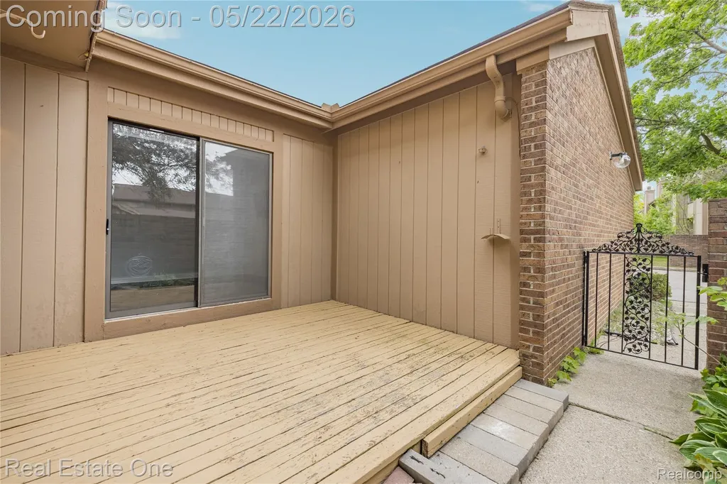 5345 Wright Way W West Bloomfield Charter Township MI 48322