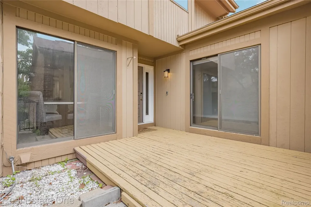 5345 Wright Way W West Bloomfield Charter Township MI 48322