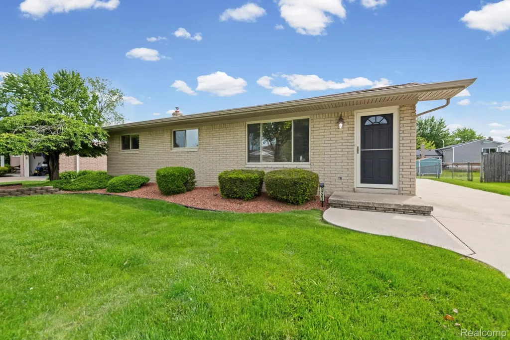 24503 Crescent Street Woodhaven City MI 48183