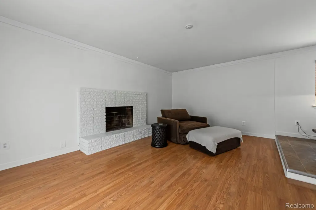 24503 Crescent Street Woodhaven City MI 48183