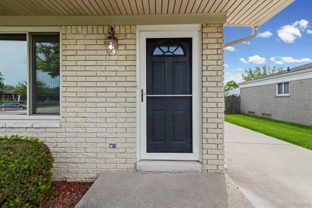 24503 Crescent Street Woodhaven City MI 48183