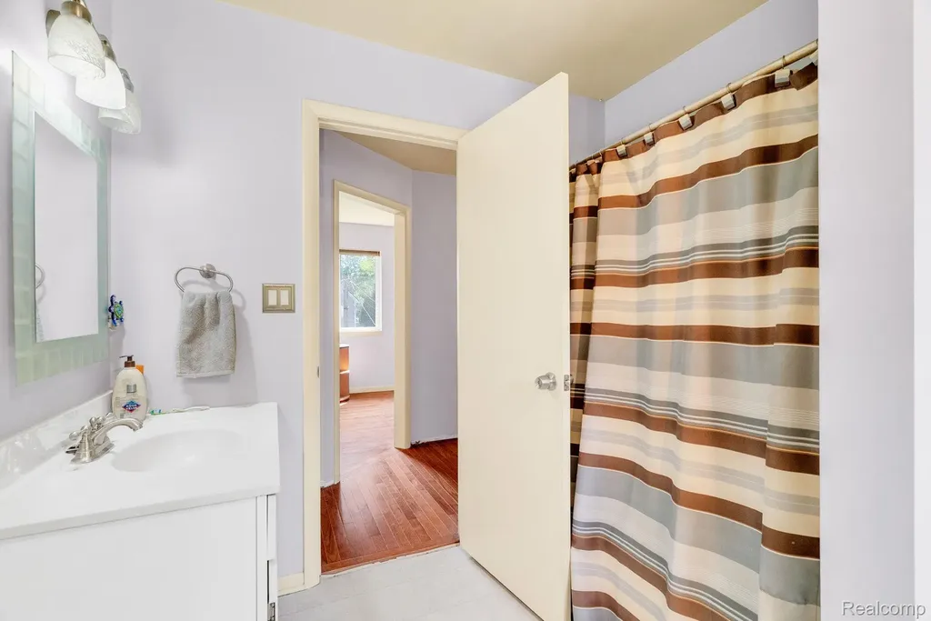 3852 Florman Waterford Charter Township MI 48329