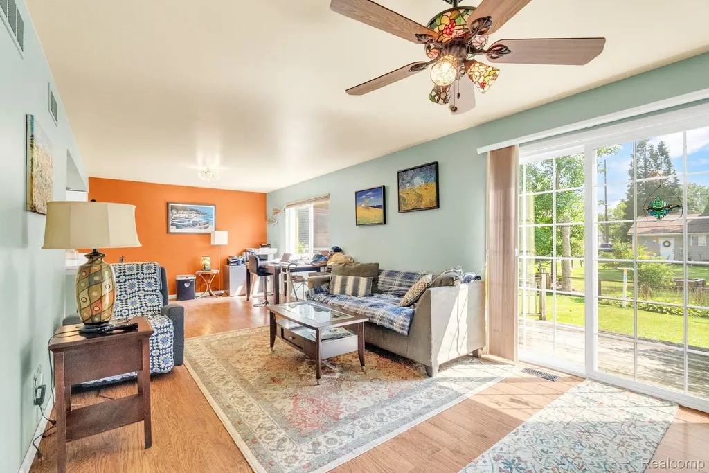 3852 Florman Waterford Charter Township MI 48329