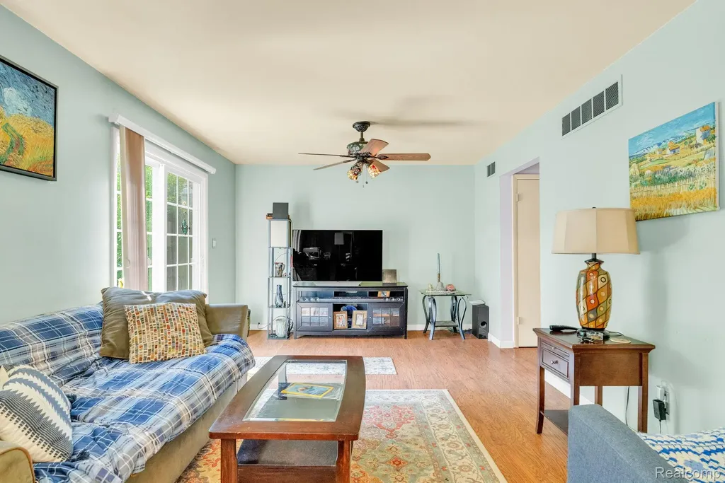3852 Florman Waterford Charter Township MI 48329