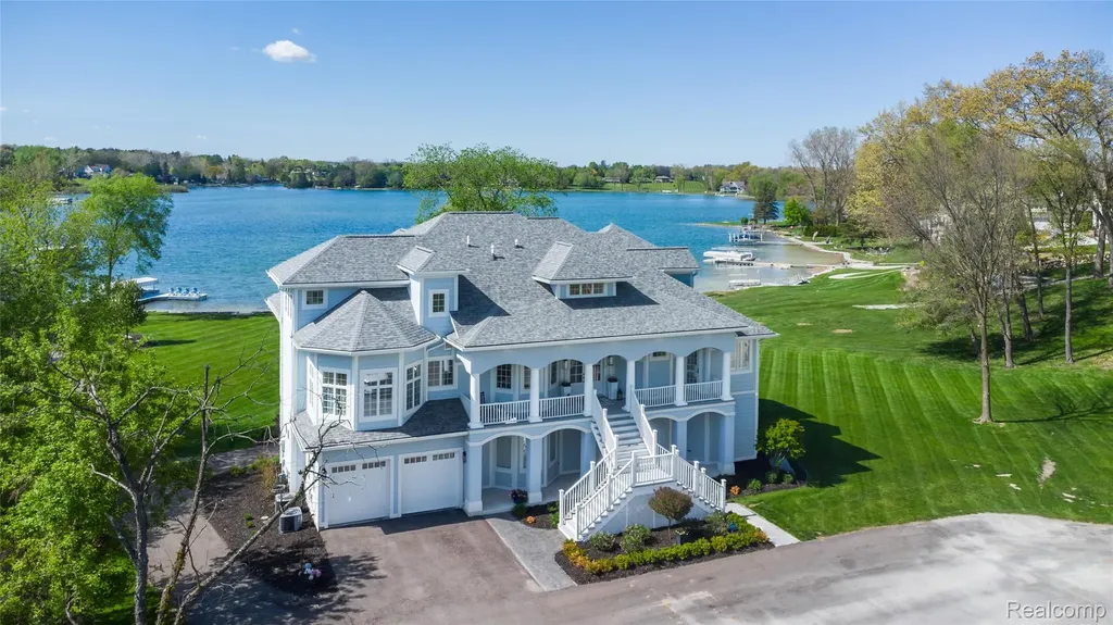 10195 Bennett Lake Road Tyrone Township MI 48430
