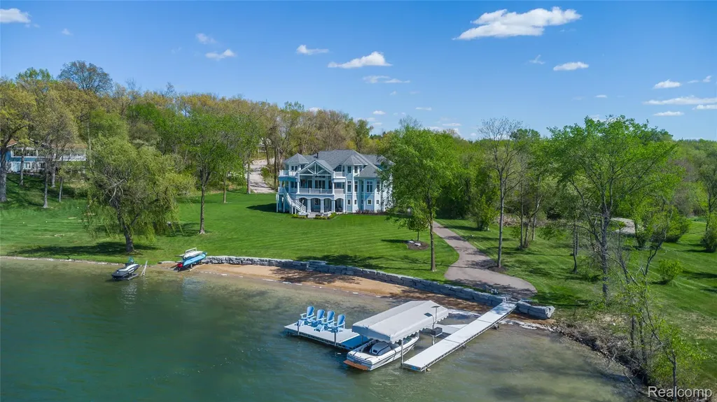 10195 Bennett Lake Road Tyrone Township MI 48430