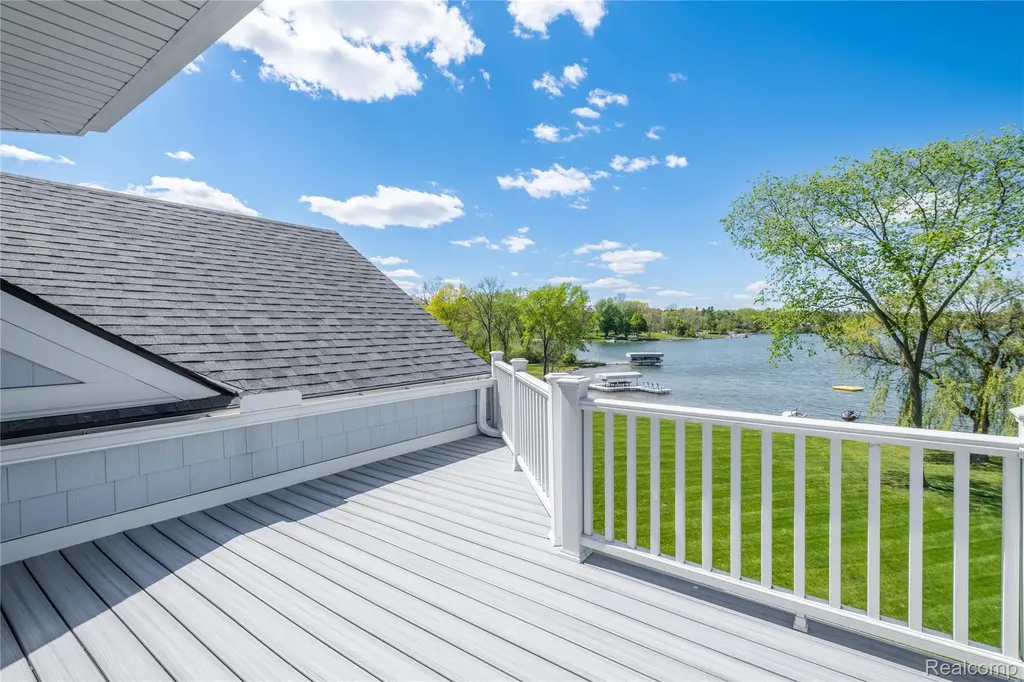 10195 Bennett Lake Road Tyrone Township MI 48430