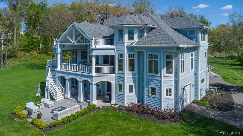 10195 Bennett Lake Road Tyrone Township MI 48430