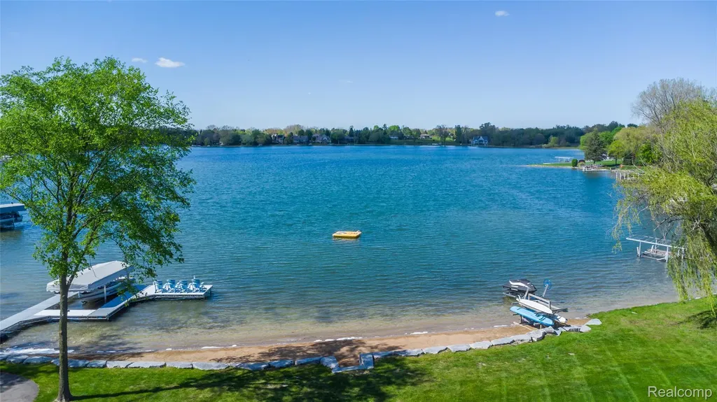 10195 Bennett Lake Road Tyrone Township MI 48430