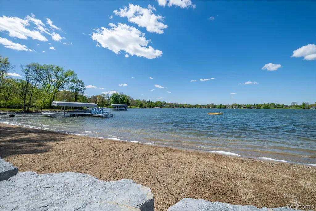 10195 Bennett Lake Road Tyrone Township MI 48430