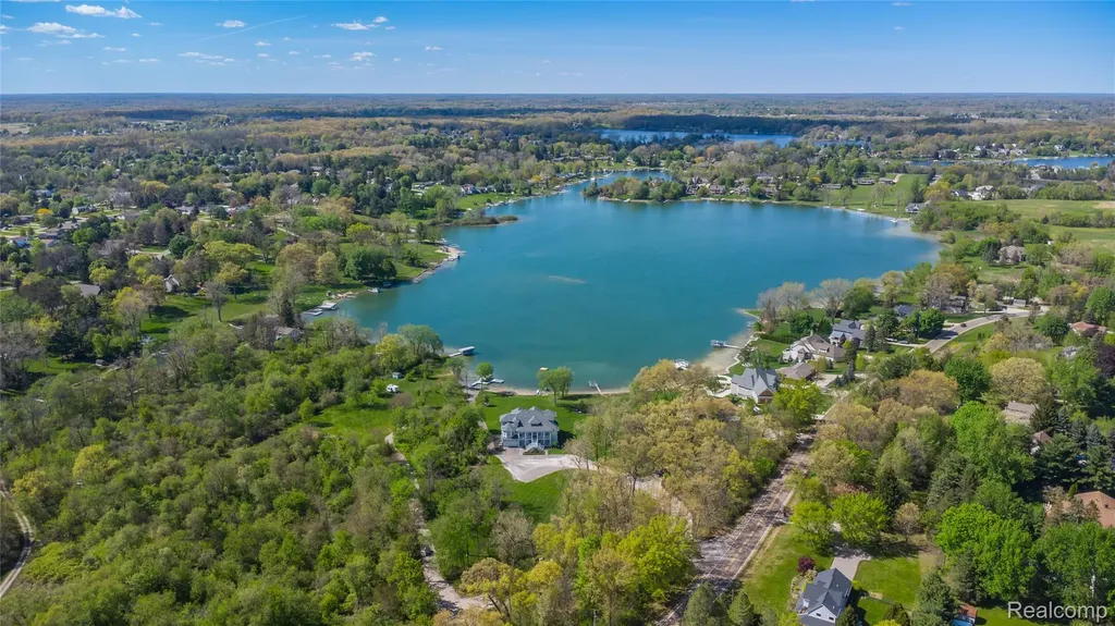 10195 Bennett Lake Road Tyrone Township MI 48430