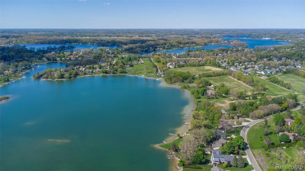 10195 Bennett Lake Road Tyrone Township MI 48430
