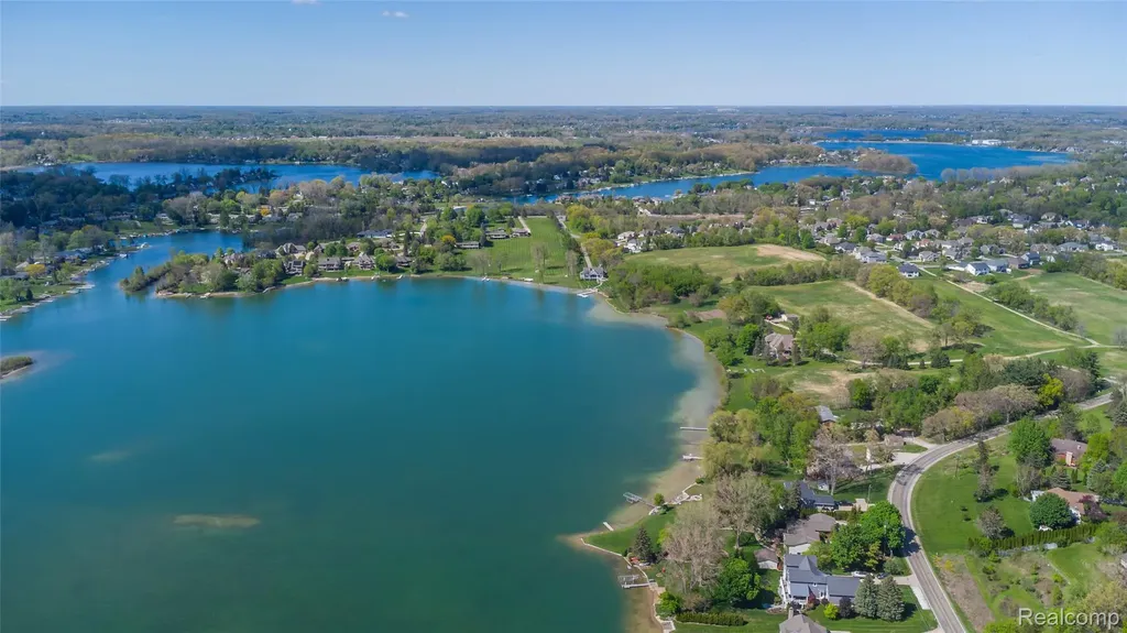 10195 Bennett Lake Road Tyrone Township MI 48430