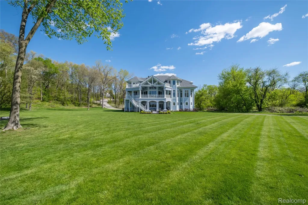10195 Bennett Lake Road Tyrone Township MI 48430