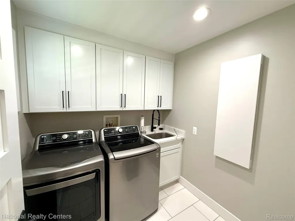 7050 Lake Shannon Court Tyrone Township MI 48430